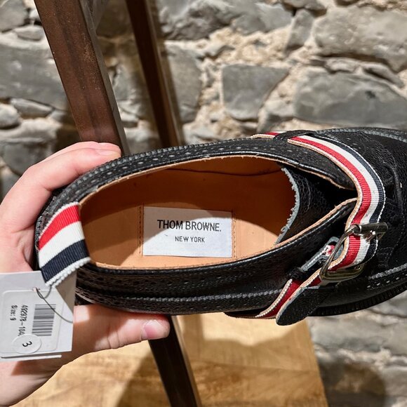 Thom Browne Black Pebbled Grosgrain Tricolour Strap Long Wingtip Shoes - Picture 10 of 11